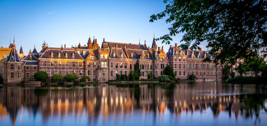 Op het Binnenhof wordt elke vier jaar gereorganiseerd